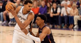 布克28分文班亚马9+9 太阳送马刺赛季首败